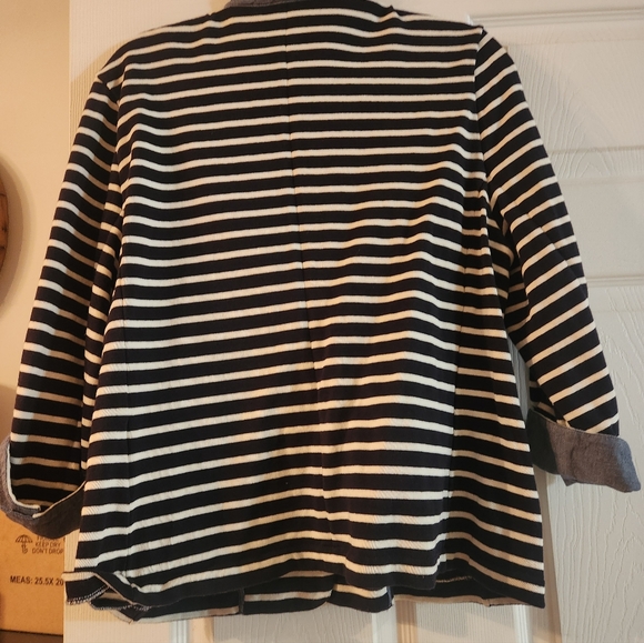 Cardigan. Blazer - Picture 3 of 3